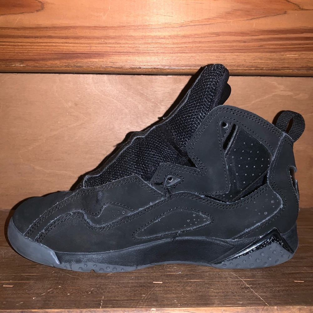 Boys Jordan shoes size 1.5 in good used condition - Picture 3 of 6